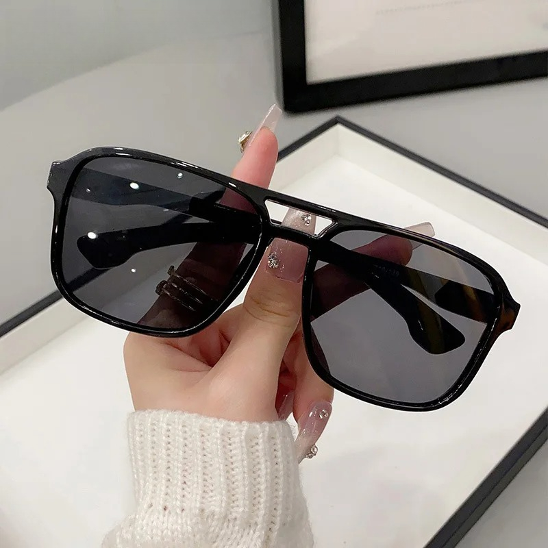 Square Double Bridges Sunglass - Women'S Fashion Eyewear avis et prix